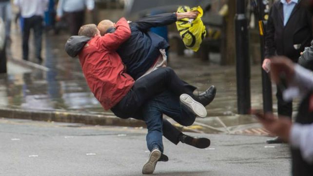Un hombre atrapó a un ladrón y las fotos se viralizaron