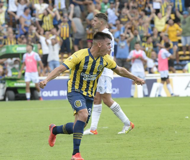 Facundo Almada es, junto a Ruben, uno de los goleadores del equipo. Anotó dos tantos.