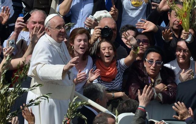 El Papa volvió a darse un baño de multitudes el Domingo de Ramos.