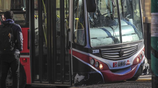 Paraná sin colectivos hasta el martes: choferes cobraron 10.000 pesos