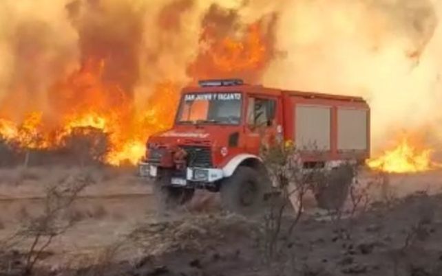 Cortan rutas por los incendios en zonas serranas de Córdoba y San Luis