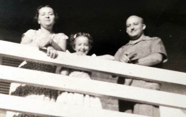 En familia. Juan Ingallinella junto a su esposa Rosa Trumper y su hija