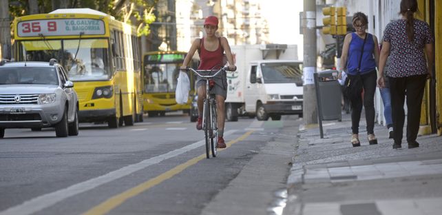 Tránsito complicado. Las bicisendas son una buena opción para llegar más rápido que en colectivo.