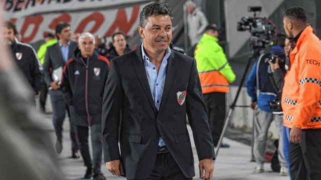 Gallardo y un reconocimiento de todo el estadio.