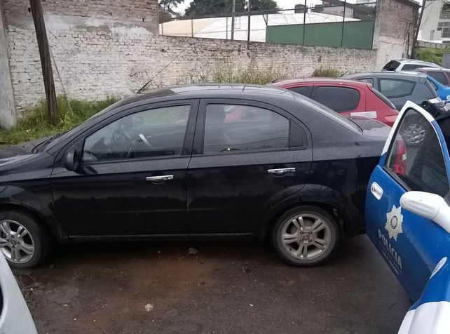Uno de los vehículos recuperados por la policía.