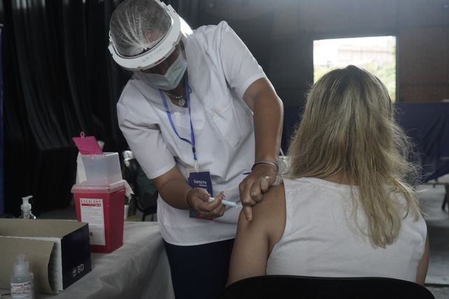 Santa Fe es la tercera provincia con más agentes de salud contagiados de Covid