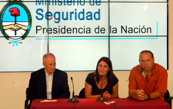 Lamberto ofreció una conferencia de prensa desde Buenos Aires junto a la ministra de Seguridad de la Nación