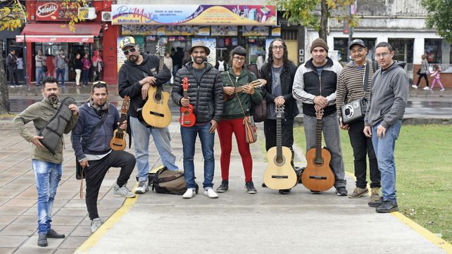 Músicos en los bondis, el arte que nunca descansa