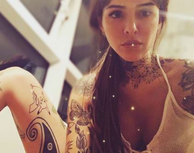 La joven publica imágenes sensuales en las redes sociales.