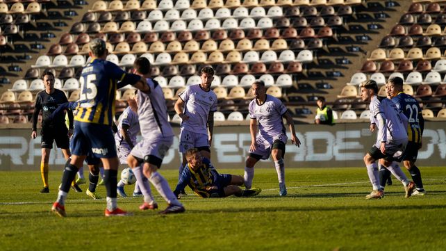 Para el canalla, el semestre arrancó contra Barracas Central, por Copa Argentina, y fue derrota en Vicente López.