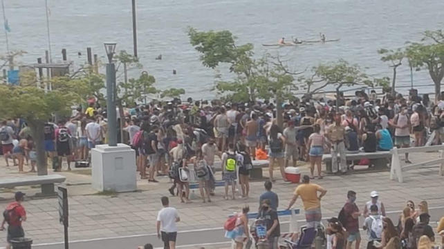 Una de las imágenes del fin de semana en la zona de costa donde hubo una alta concentración de personas.&nbsp; 