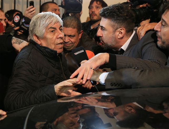 El presidente de Independiente cargó contra Angelici y Lammens.