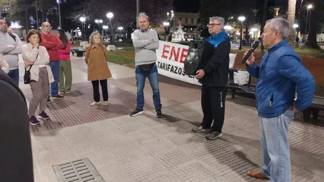 La Asamblea Popular de Paraná por los costos de la energía eléctrica volvió a reunirse con la presencia del diputado Carlos Damasco