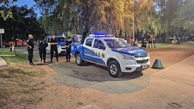 El niño se arrojó al agua para buscar una pelota en la zona de Bajada Grande.