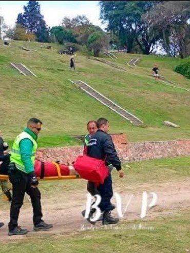 Paraná: una mujer sufrió una caída desde la barranca y fue rescatada en el Parque Urquiza