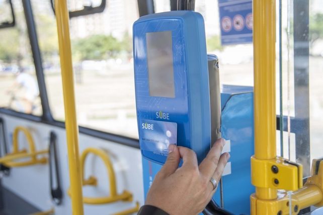 Tarejta Sube a bordo de los colectivos. Arrancó el operativo del Medio Boleto Estudiantil 2026.