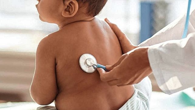 Virus sincicial respiratorio: es la principal causa de bronquiolitis y neumonía en menores de un año.