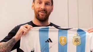 Lionel Messi hizo un aporte especial para la fundación de Selena Gómez: una camiseta argentina firmada para subastar.
