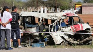 Once muertos al chocar una combi con docentes en Santiago del Estero