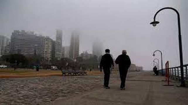 Irrespirable. El aire contaminado invade la ciudad en días de quemas de pastizales