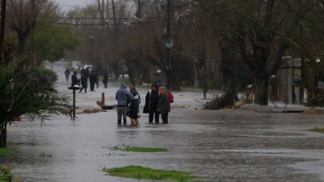 Videos y fotos que dan cuenta de la gravedad de las inundaciones en La Plata