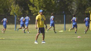 Jorge Almirón comienza a trabajar junto a su plantel para potenciar el fútbol de Central.