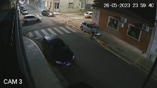 Paraná: conductor derribó una columna de alumbrado público