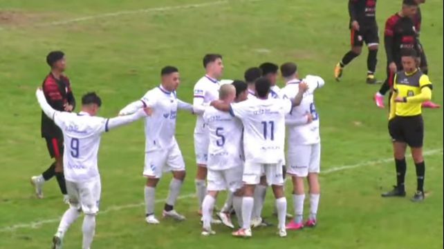 Todo Argentino celebra el gol de Elías Balbi
