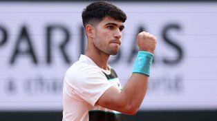 Un Alcaraz indomable avanzó en Roland Garros y ya está en cuartos de final