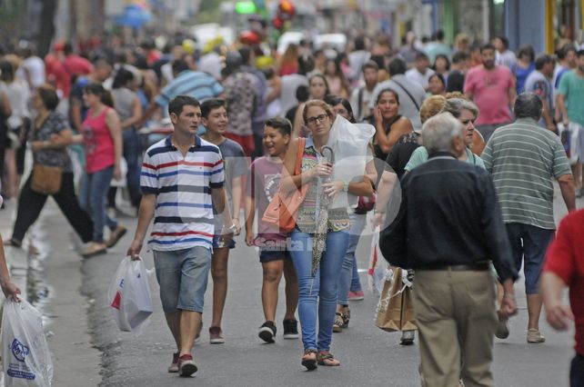 Margen. Los comercios prevén que el pico de ventas se dé este sábado por la tarde.