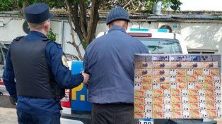 Un hombre fue detenido al negarse a pagar por el servicio de remís en Paraná. Dijo que no tenía dinero, pero la Policía constató que tenía dinero y lo detuvo.
