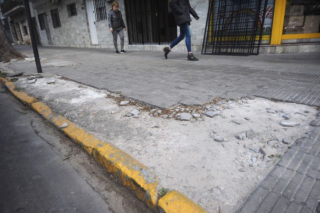La Municipalidad explicó que las grandes empresas deberán reparar sus veredas en caso de que estén rotas.