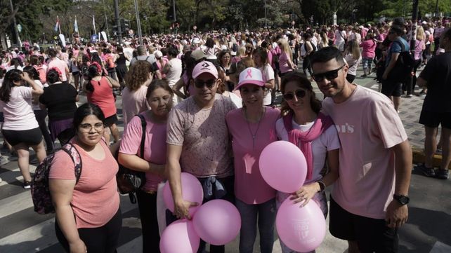 Postales de la caminata rosa para concientizar sobre el cáncer de mama
