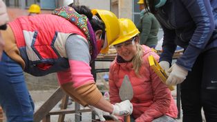 La ocupación de las mujeres en el mercado laboral se da en simultáneo con muchísimas horas de trabajo no remunerado.