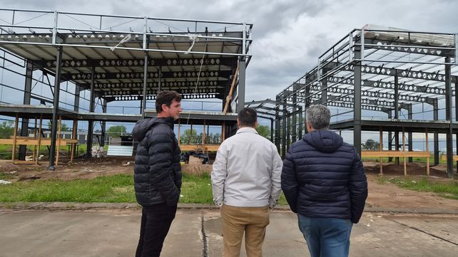 Daniel Escalante recorrió seis empresas de Roldán para conocer sobre sus inversiones y proyectos para la ciudad
