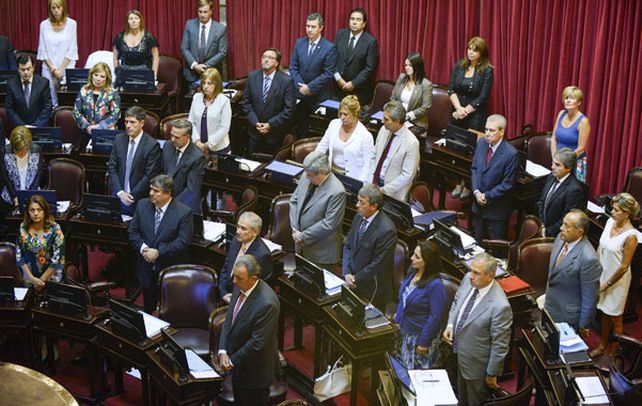 minuto de silencio. Los senadores nacionales rindieron homenaje al fiscal Alberto Nisman.