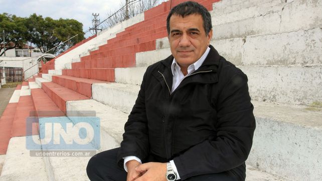 José Cáceres explicó, en una carta, la decisión del cambio de DT en El Decano