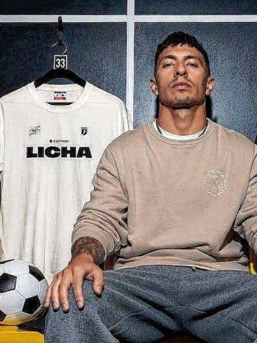 Lisandro Martínez y su nueva colección de ropa inspirada en el anime