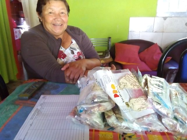 No sabe leer, pero le sobran las palabras para comunicarse con sus vecinos