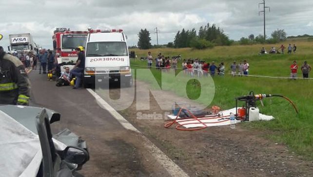 Dos personas murieron en un choque entre un auto y una camioneta en Tacuarendí
