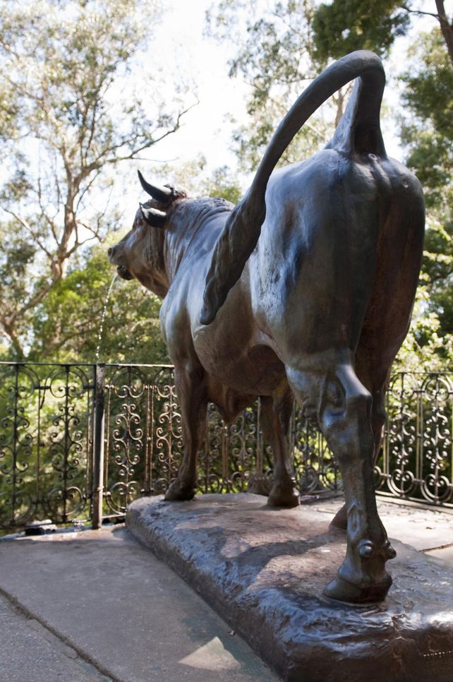 El toro de hierro en el cerro del mismo nombre.&nbsp;