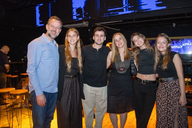 Lucas Magnago, Martina Komar, Fermín Sánchez, Fer Blasco, Lucía López e Isabella di Pollina