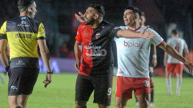 Colón intimará a Ramón Ábila por faltar a las prácticas