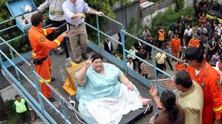 Tailandesa de 274 kilos sale de su casa despu&eacute;s de tres a&ntilde;os