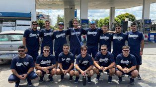 El equipo de sóftbol partió desde una estación en el sur de Paraná.