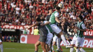 Mucha fricción en el inicio de Newells y Banfield en el Coloso.
