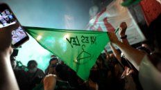 Una joven denunció que la agredieron por utilizar un barbijo verde con la leyenda aborto legal en un colectivo. Una joven denunció que la agredieron por utilizar un barbijo verde con la leyenda aborto legal en un colectivo.