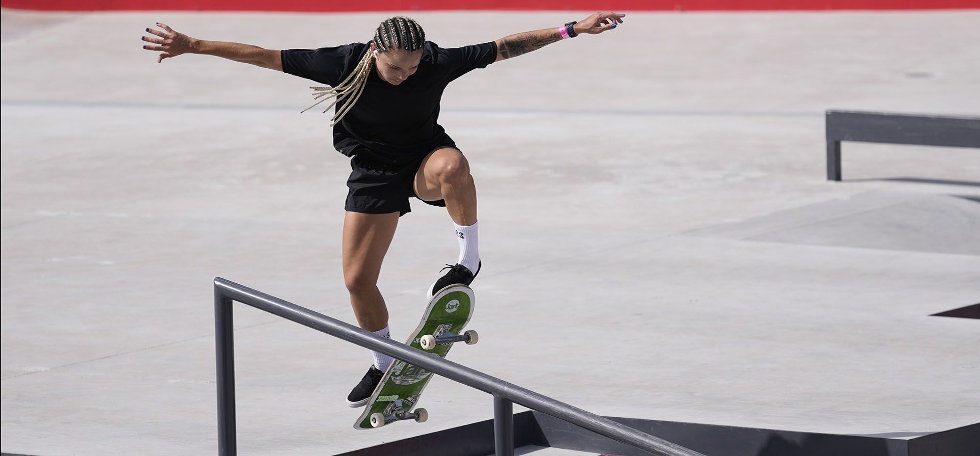 Gabriela Mazetto de Brasil compite durante los cuartos de final femeninos del Campeonato Mundial de Skate Street en Sharjah, Emiratos Árabes Unidos, el viernes 3 de febrero de 2023. (Foto AP/Kamran Jebreili)