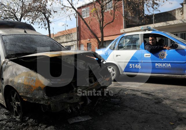 Un año con fuego. En el 2015 hubo 116 automóviles incendiados en la ciudad / Foto: Juan Manuel Baialardo - Uno Santa Fe
