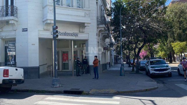 El banco allanado está en Bulevar y Belgrano